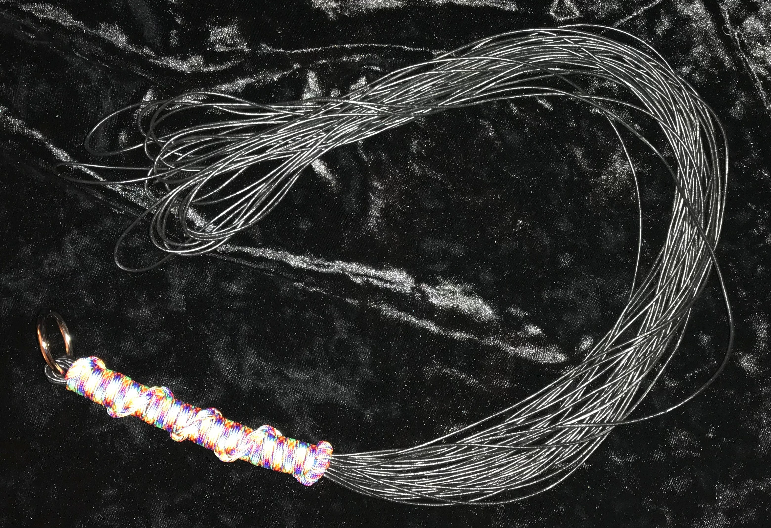 Stingy leather flogger
